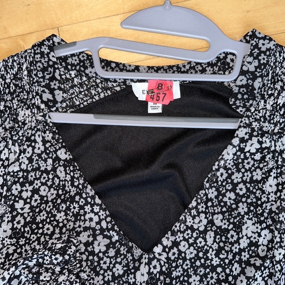 EverEve Mesh Black floral top, M, CB2237 - Picture 4 of 6